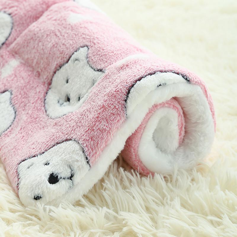 Pet-Sleeping-Mat-Warm-Dog-Bed-Soft-Fleece-Pet-Blanket-Cat-Litter-Puppy-Sleep-Mat-Lovely-2